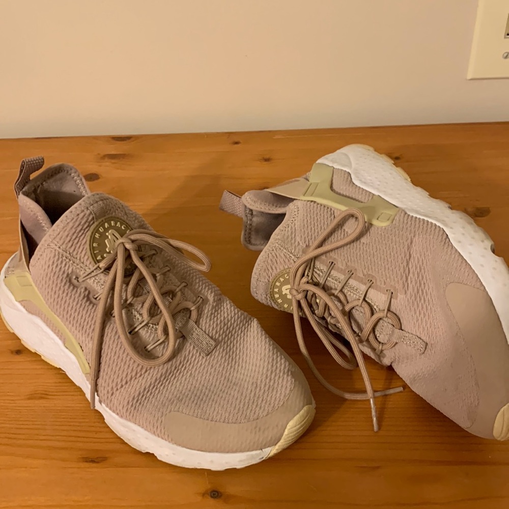Nike huarache women’s shoes